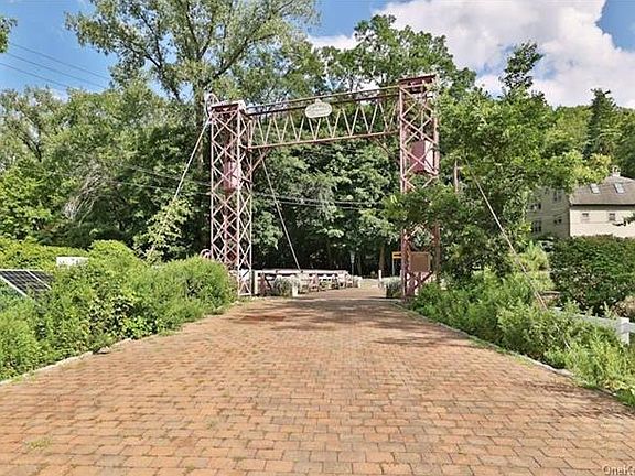 5th image of 391 Piermont Ave