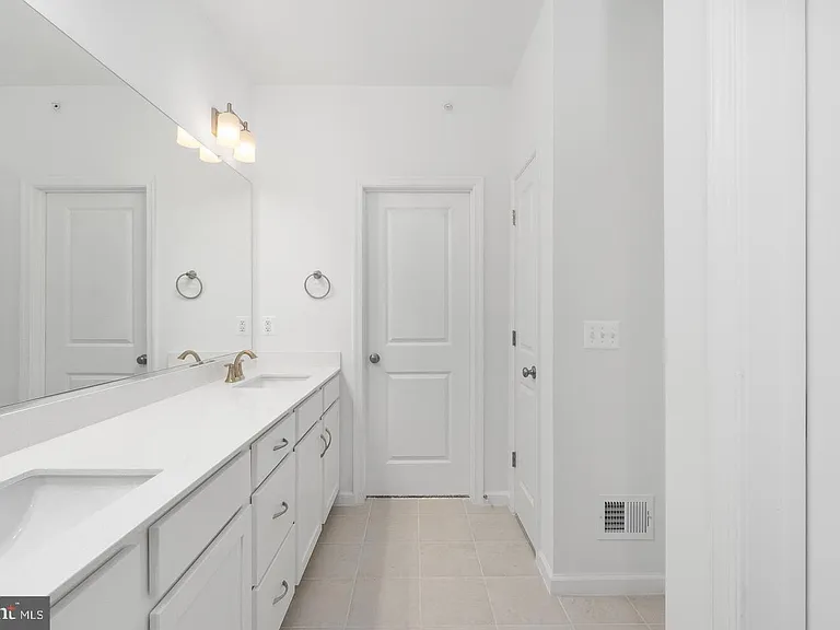 2546 Neabsco Common Pl — Photo 15