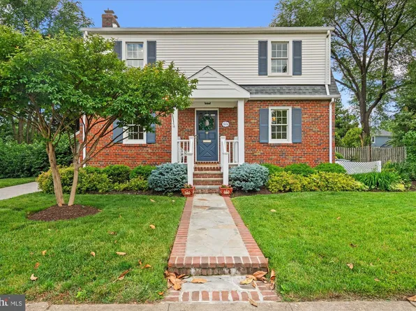 2434 Cameron Mills Rd, Alexandria, VA 22302