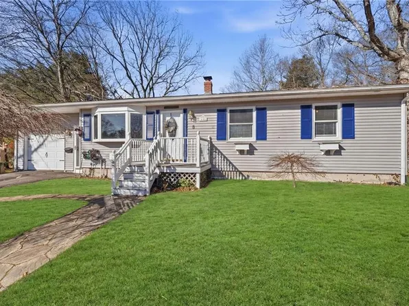 4 York Dr, Coventry, RI 02816