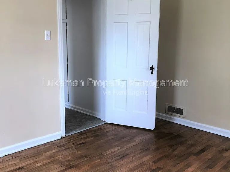 1410 Oak St #1 — Photo 11