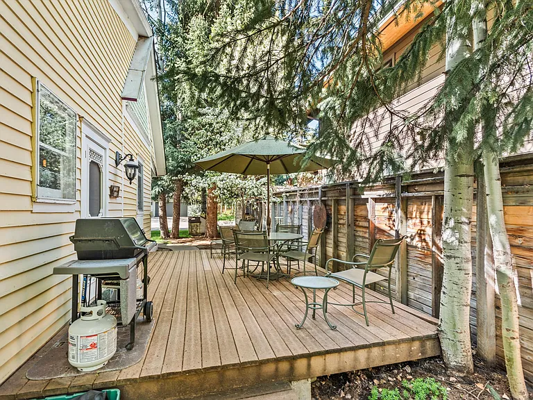 406 W Smuggler St — Photo 24