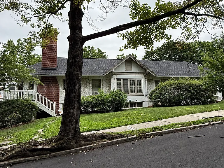 2110 W Walnut St #B — Photo 1