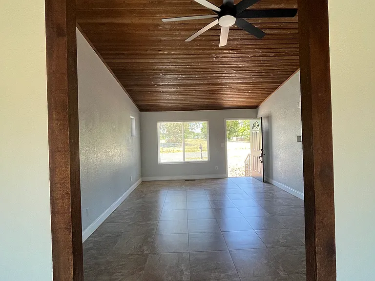 5548 Cottonwood Ave — Photo 2