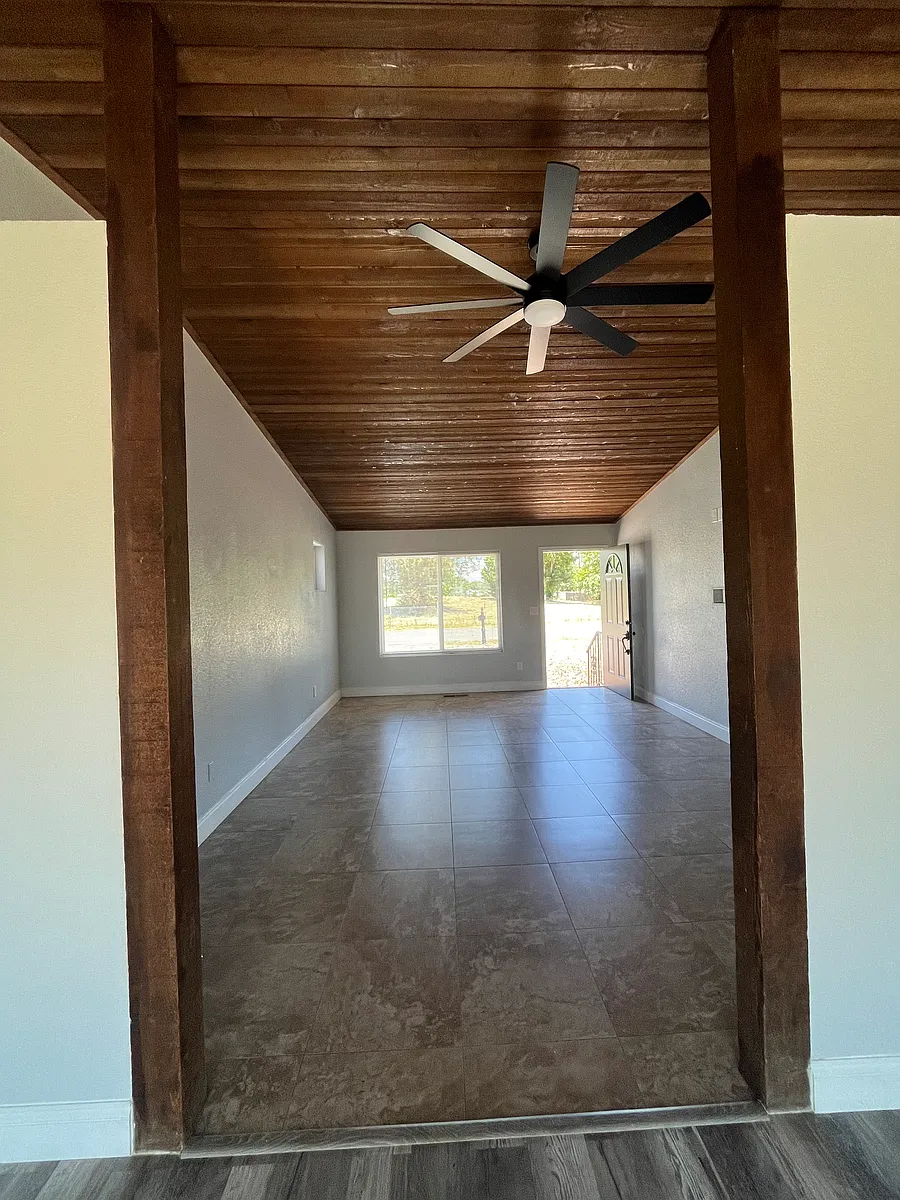 Building Photo - 5548 Cottonwood Ave