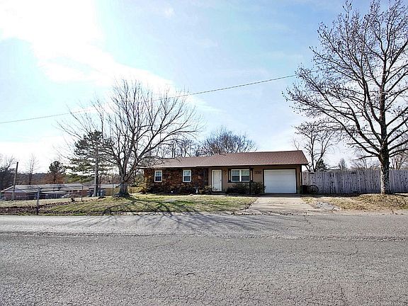 2nd image of 702 Hillcrest Ave