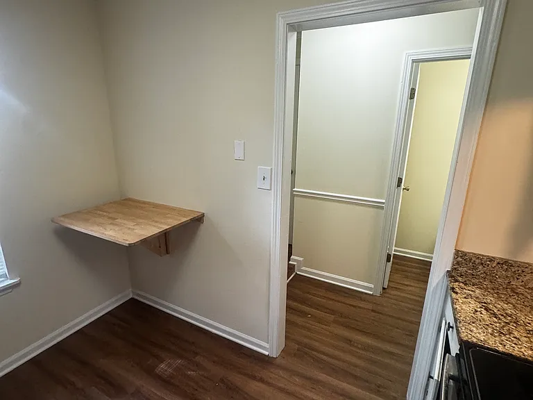 482 Huntington Rd — Photo 12