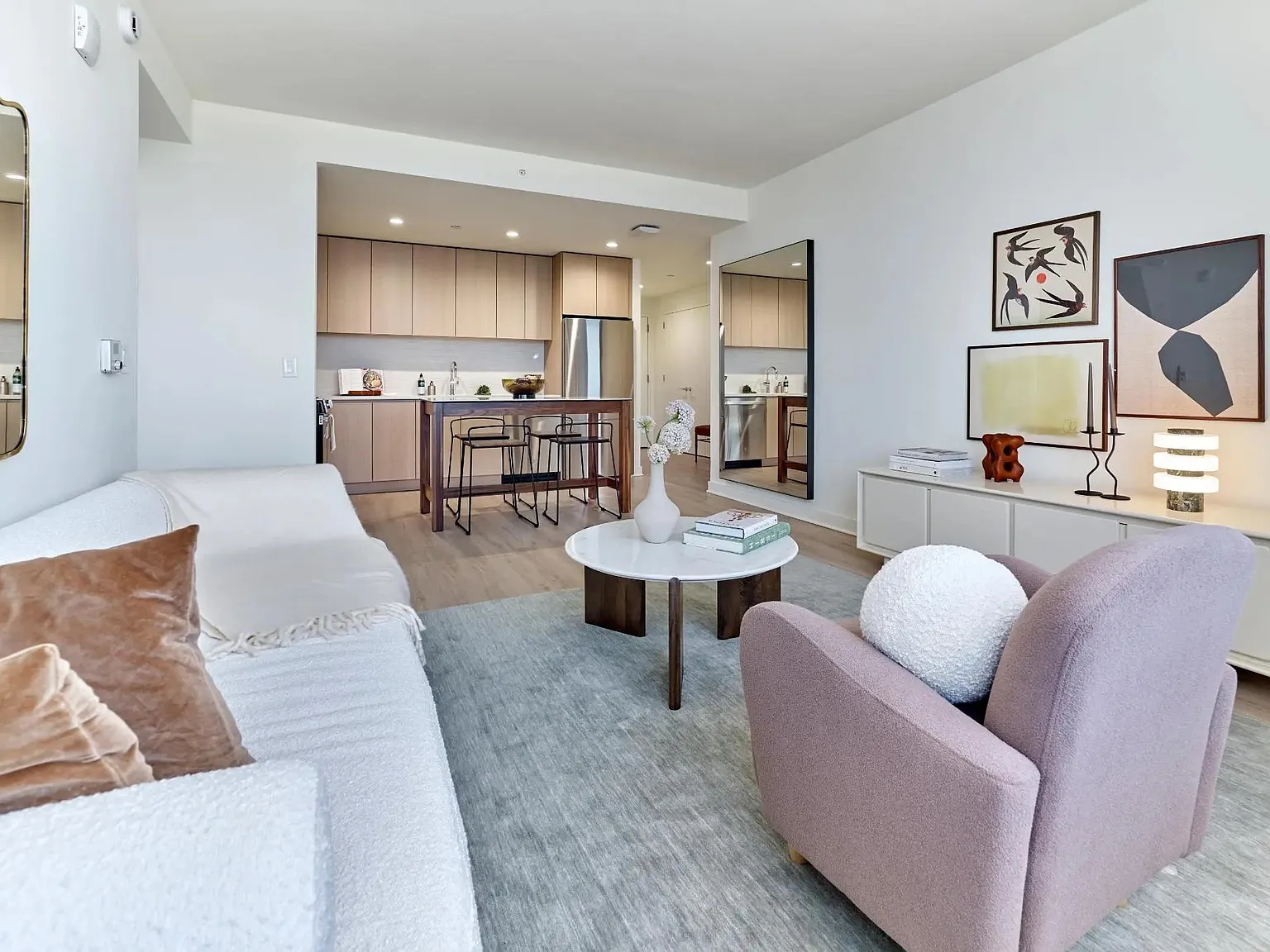 1 bed, 750 sqft, $3,135 — Photo 3