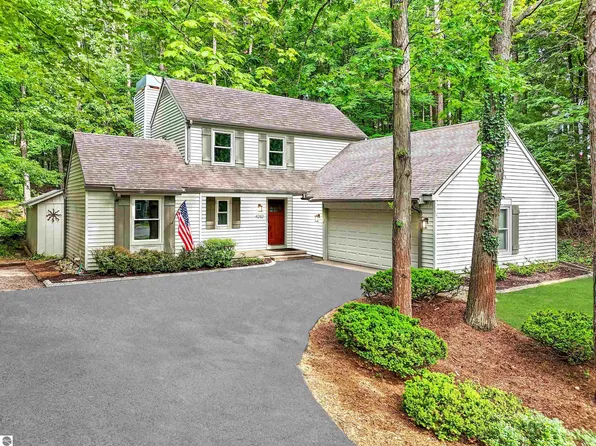 4282 W Timberwood Dr, Traverse City, MI 49686