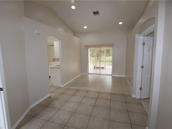 4th image of 610 Roosevelt Ave