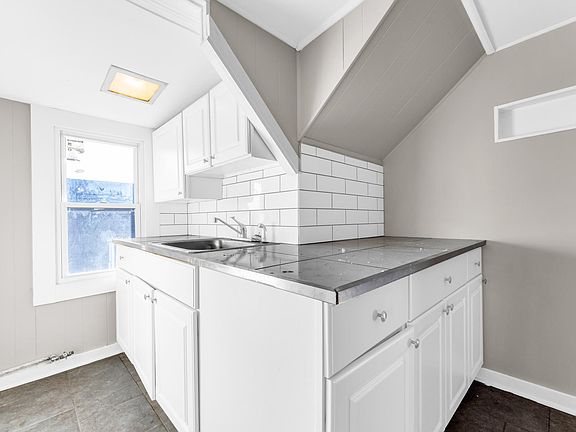 2nd image of 1279 Idlewood Ave
