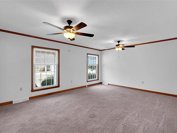4th image of 2114 Karen Ln