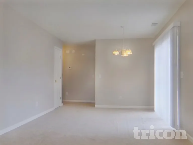1306 May Oak Cir — Photo 4