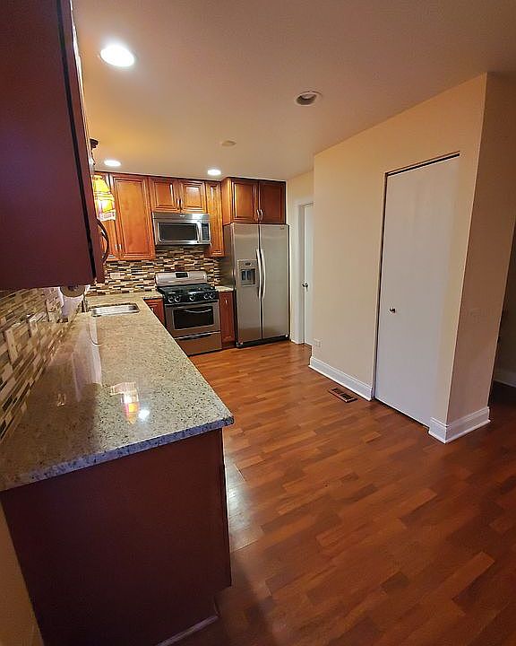 1st image of 121 E Shag Bark Ln