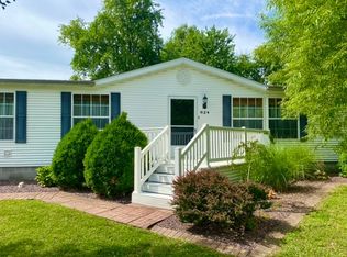 624 Shadwell Ave, Flora, IL 62839