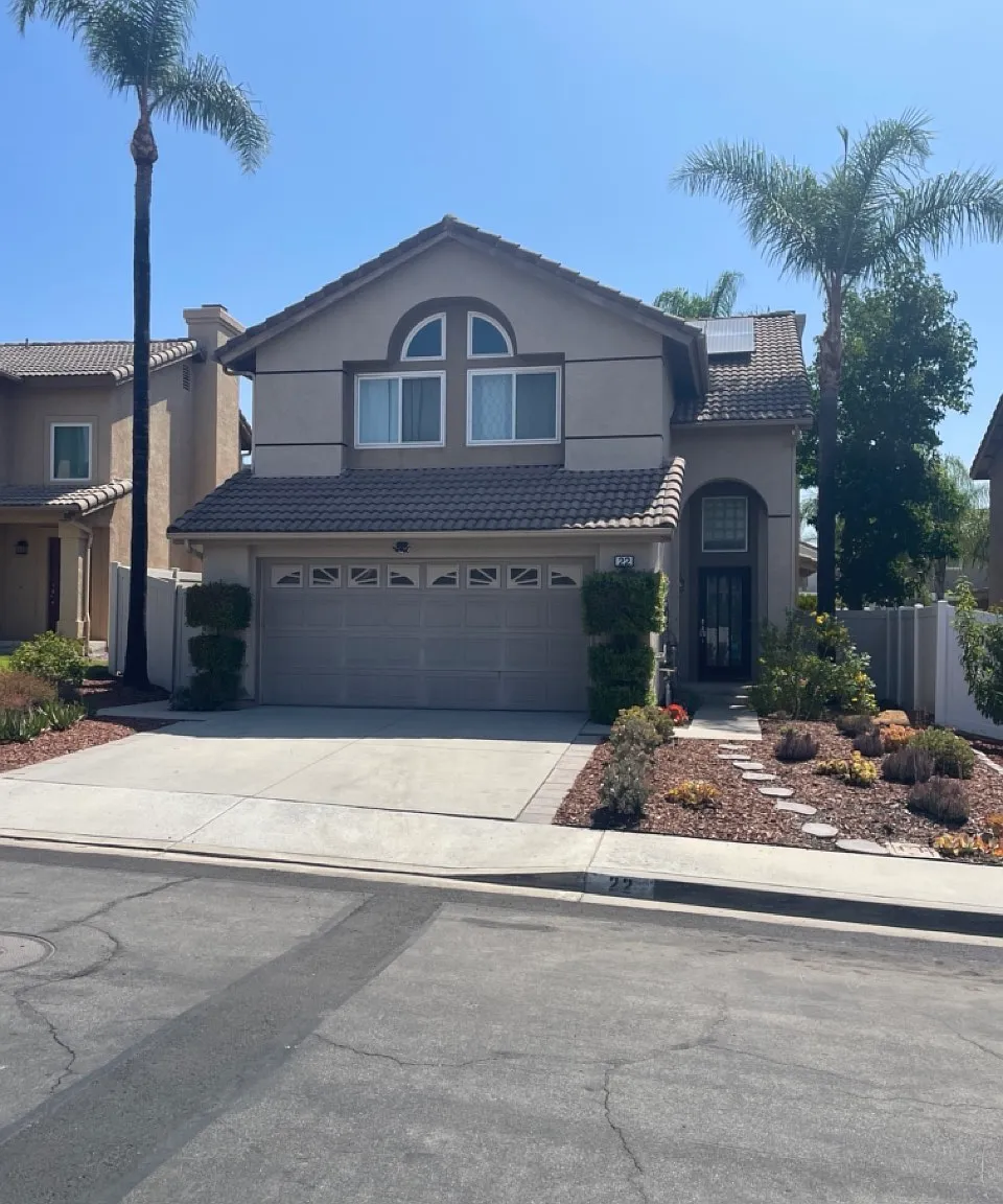 5 bed, 2335 sqft, $5,850 — Photo 1
