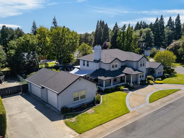 2359 El Vista St, Redding, CA 96002