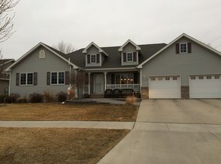 1410 S 40th St, Grand Forks, ND 58201