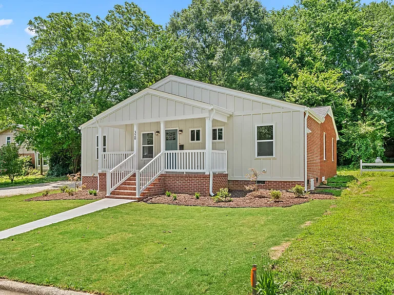 320 Clay St — Photo 2