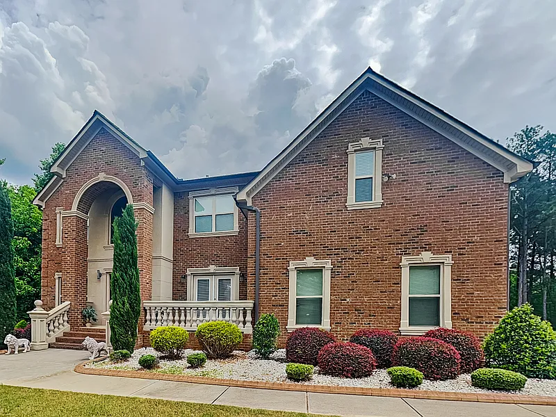 5 bed, 4.5 bath, 5032 sqft, $4,700 — Photo 1