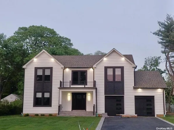861 W Smithtown Avenue W, Bohemia, NY 11716