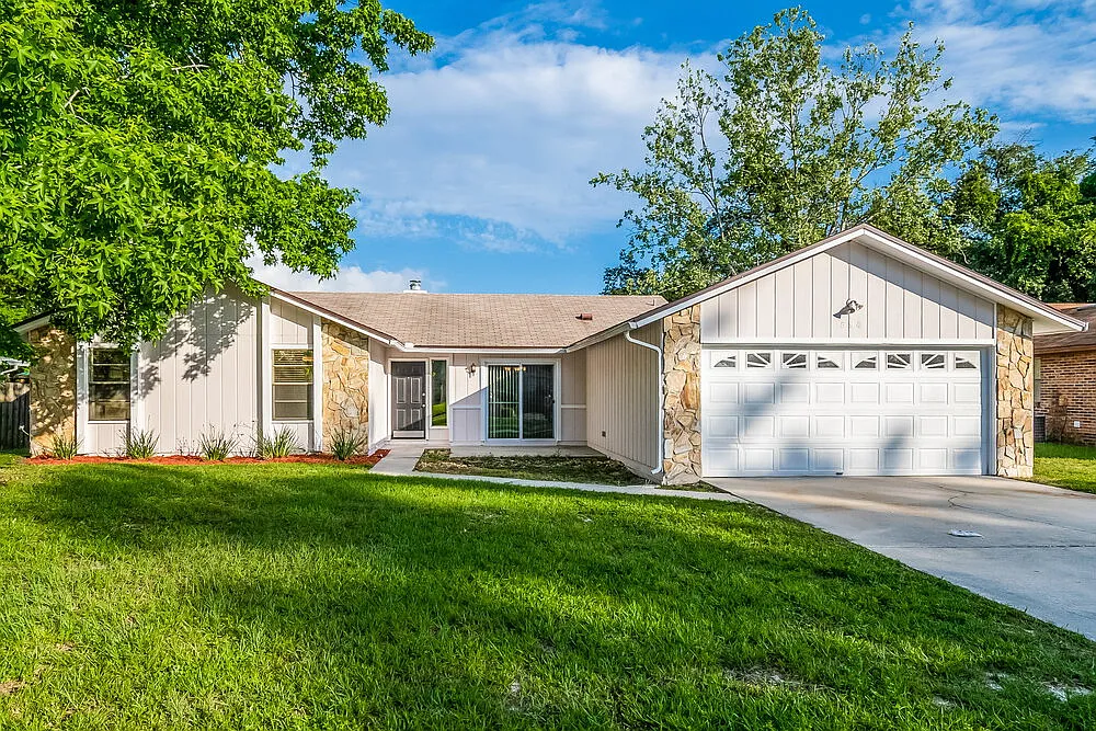 3 bed, 2.0 bath, 1419 sqft, $1,785 — Photo 1