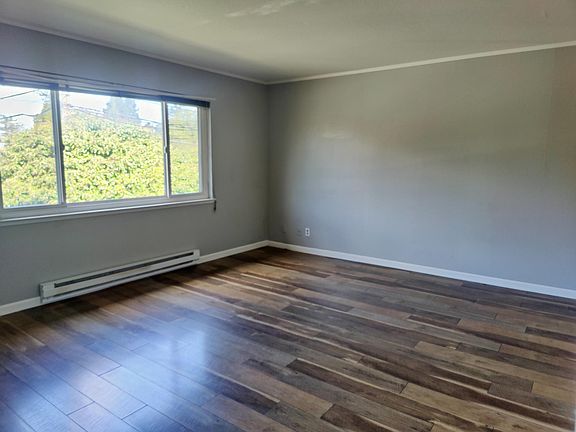 4th image of 412 Grand Blvd #3