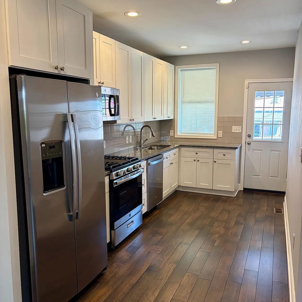 4 bed, 1436 sqft, $2,100 — Photo 4