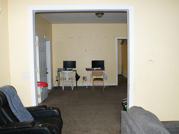 5th image of 415 W Broadway St