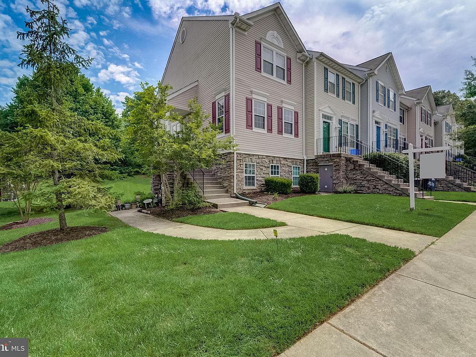 1st image of 2704 Oak Leaf Ct #E