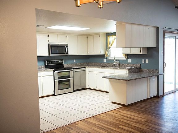 4th image of 216 Rosewood Dr