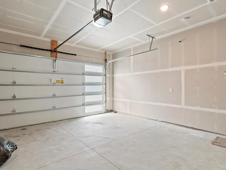 1627 S Cochran St — Photo 15