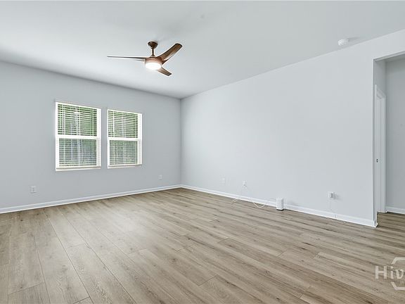 4th image of 217 Crosstown Ave