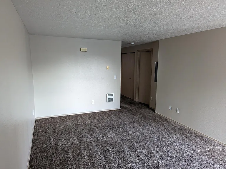 1346 W Locust St — Photo 6