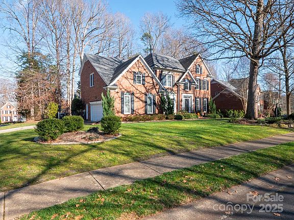3rd image of 901 Staghorn Ln
