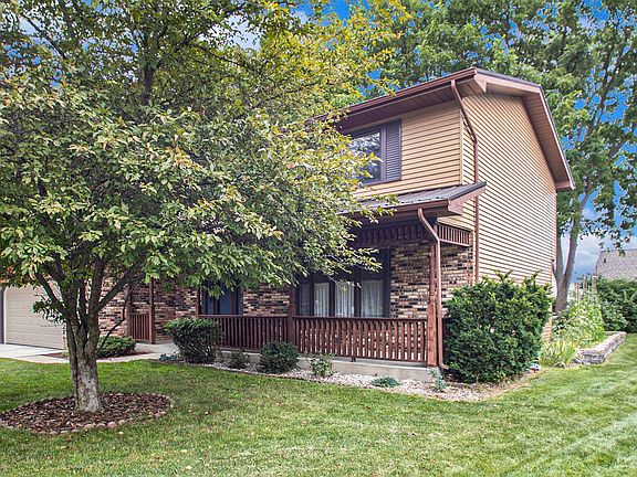 3rd image of 1924 Forest Edge Dr