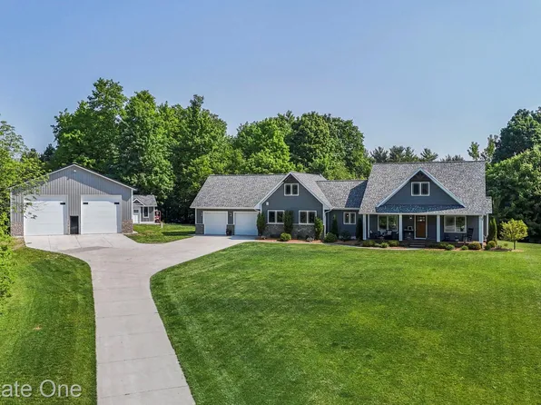 802 Potter Rd W, Traverse City, MI 49696