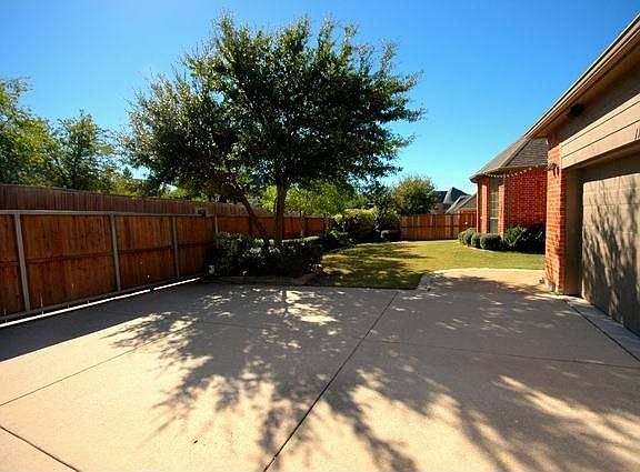 5th image of 1112 Navarro Dr