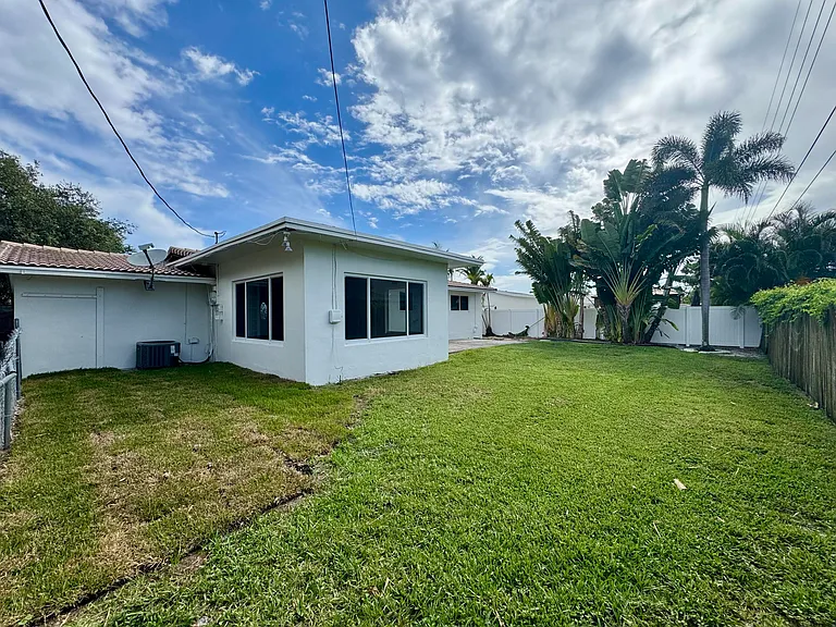 924 SE 8th Ct — Photo 19