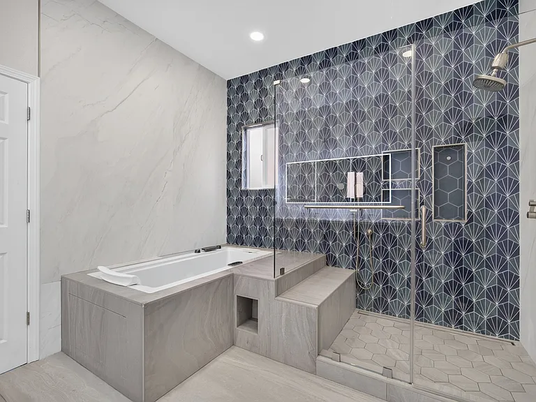 208 Goodwin Dr — Photo 32