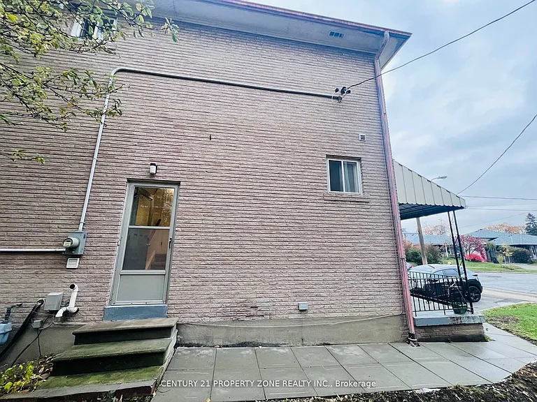 19 Terryellen Cres — Photo 3