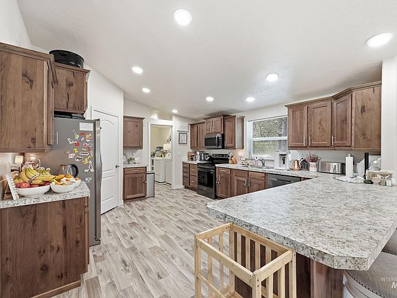 5th image of 17 Mountain Meadow Rd