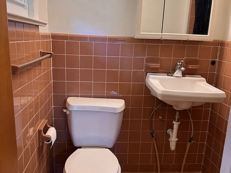 453 Foster St — Photo 16
