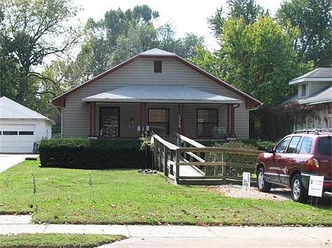 2nd image of 1330 E Grand St