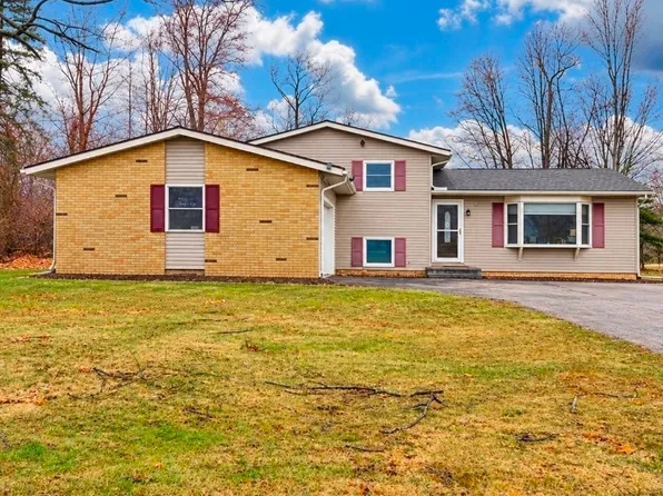 2261 E Turkeyfoot Lake Rd, Akron, OH 44312