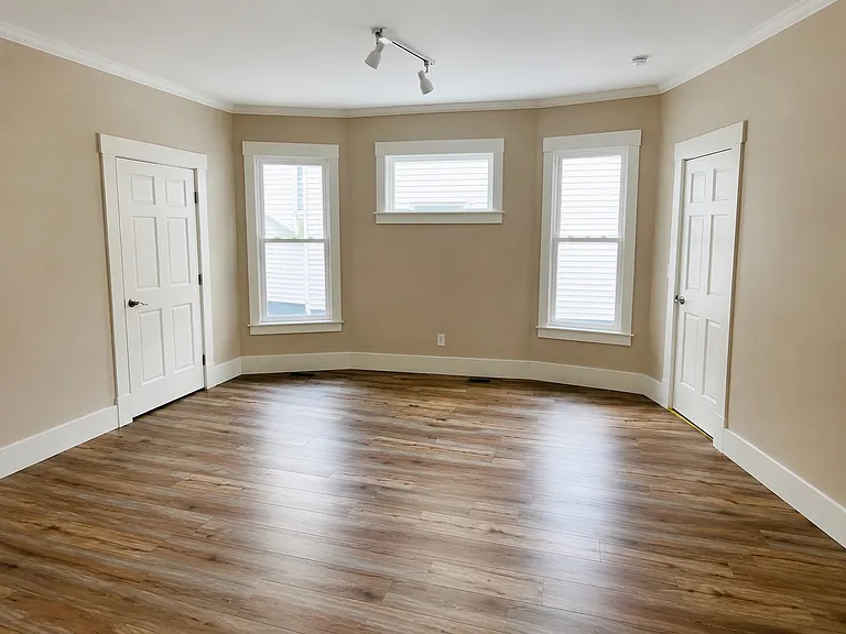 185 Columbia Ave — Photo 5