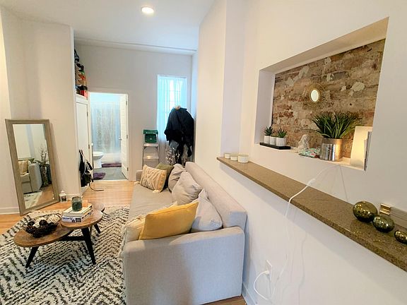 3rd image of 2226 Frankford Ave APT 2F