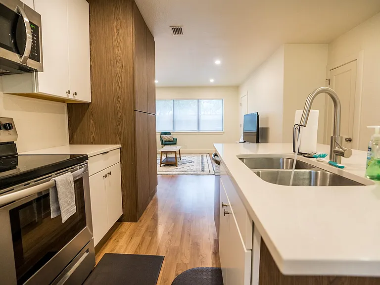 2160 Riverside Ave #2 — Photo 10