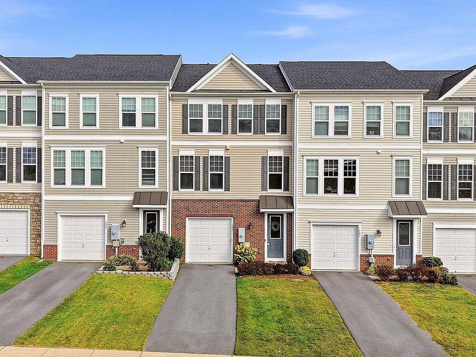 1st image of 105 Biscane Ct