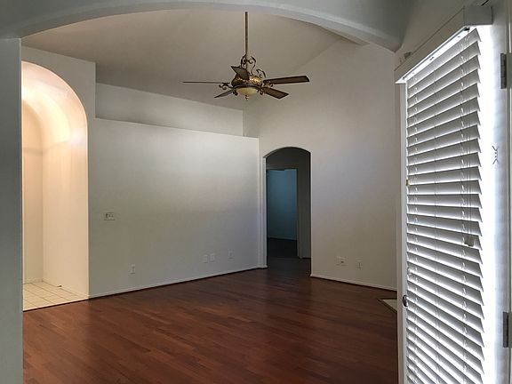 2nd image of 1066 E Manhattan Ave